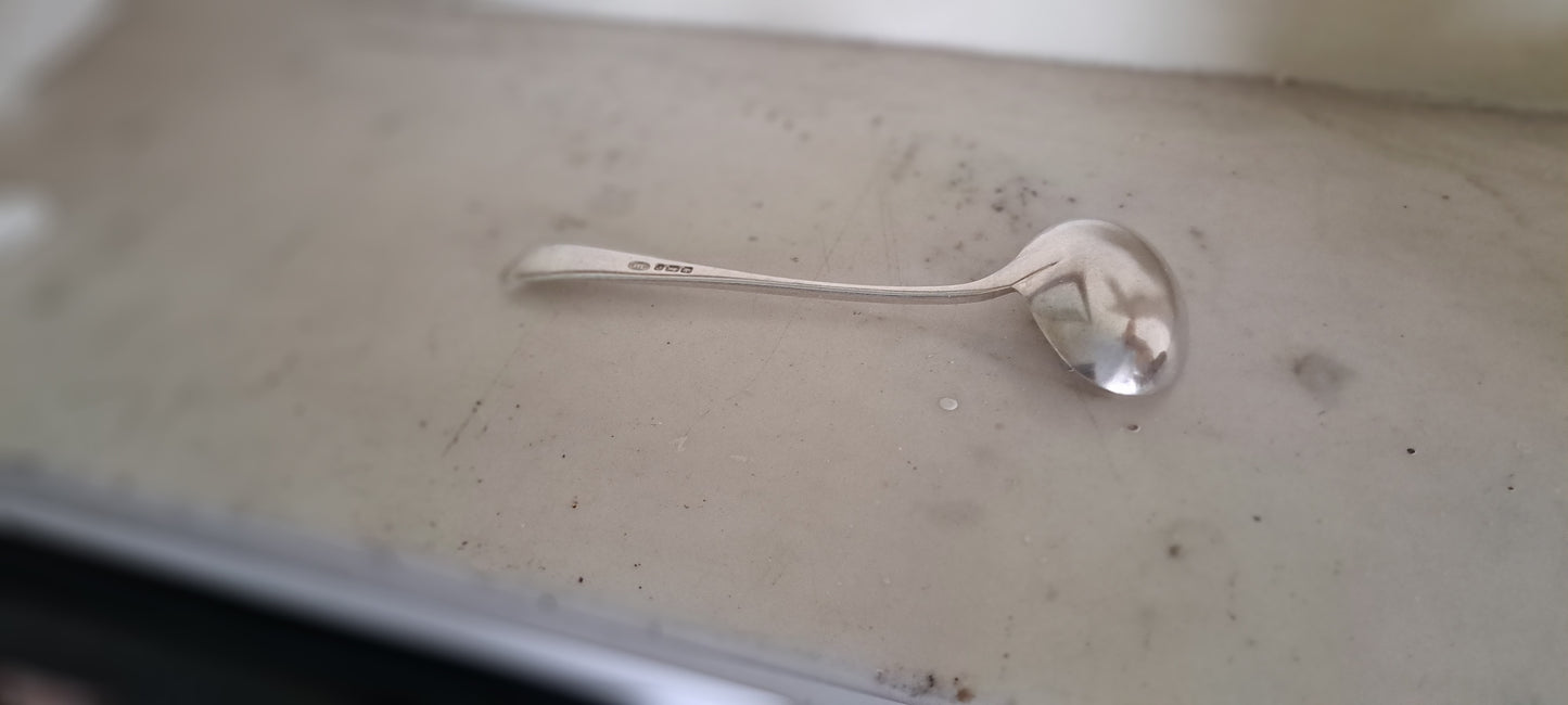 Victorian silver sauce ladle Hanoverian pattern by John Round & Son Ltd, Sheffield 1897