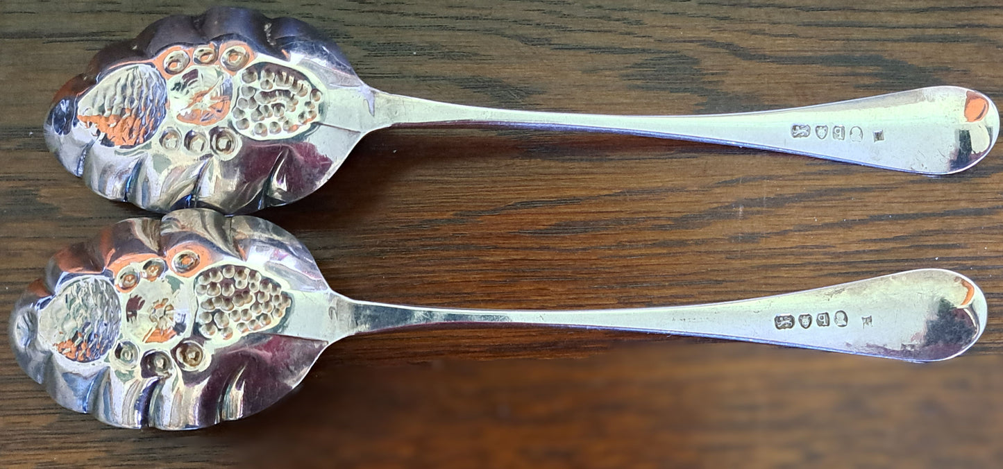 pair of George III berry  spoons peter & Anne Bateman