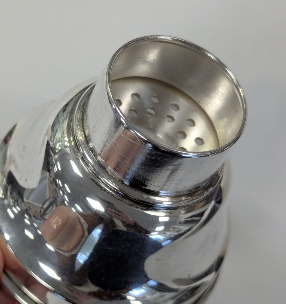 silver plated Cocktail shaker e.p.n.s/Regis plate n1563