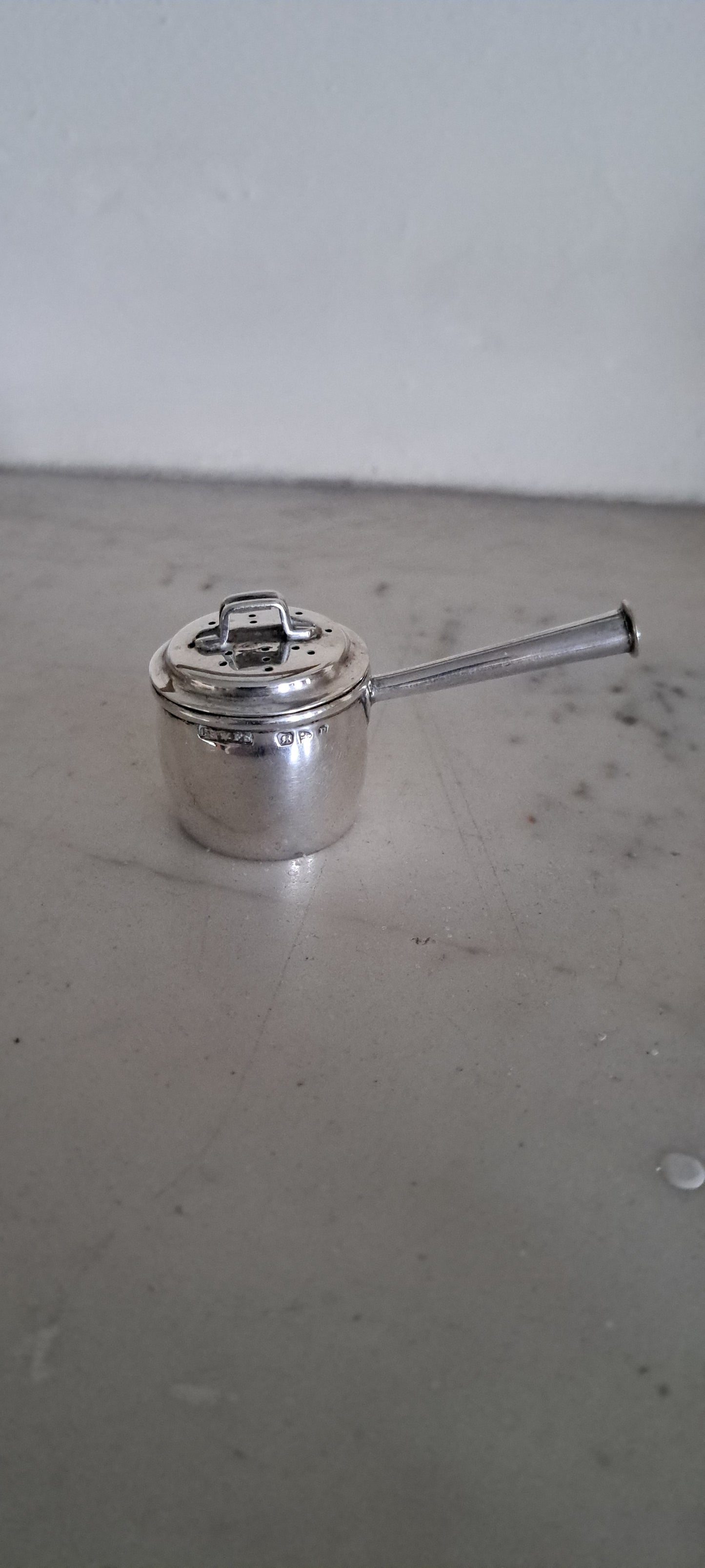 Victorian silver novelty pepper, modelled  as a saucepan