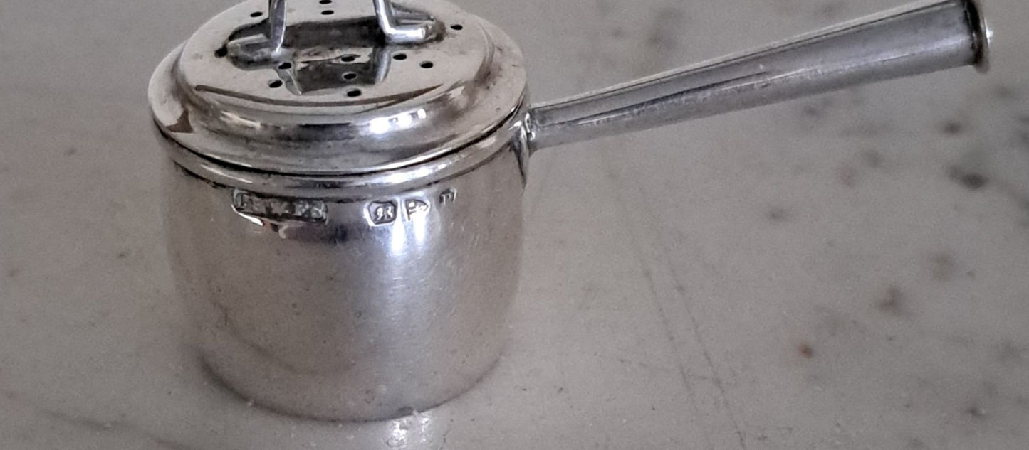 Victorian silver novelty pepper, modelled  as a saucepan