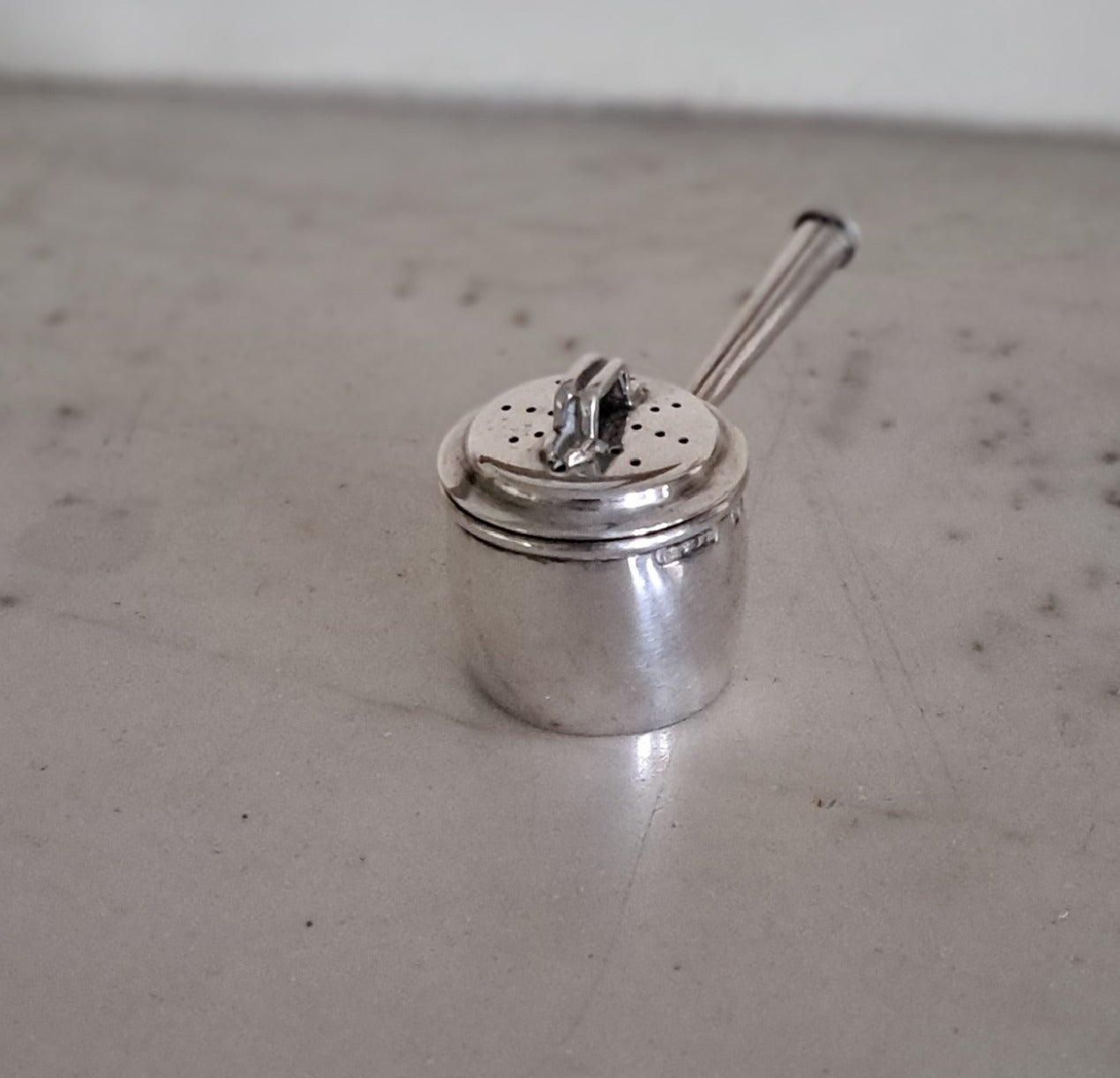 Victorian silver novelty pepper, modelled  as a saucepan