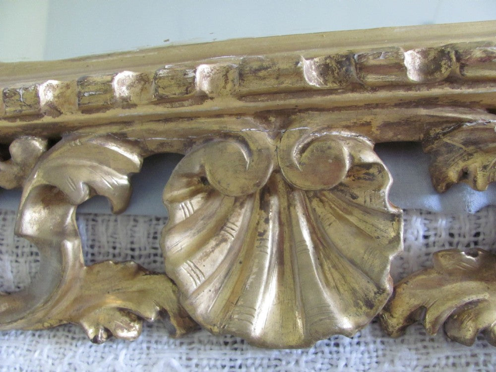 Florentine wall mirror 19th century, carved giltwood